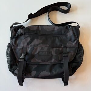 Gap Nylon Messenger Bag Purse Black Camo Crossbody Adjustable Strap Zip Pockets